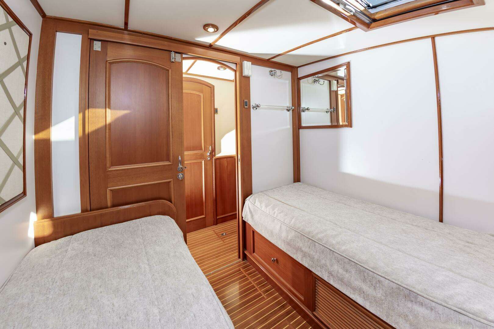 2005 Grand Banks Eastbay 49 Eastbay SX - Image 14