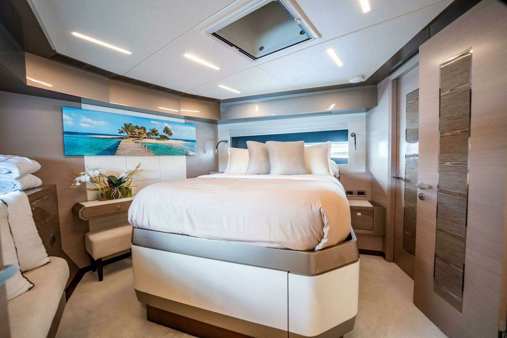 2021 Ocean Alexander 27 Explorer - Image 44
