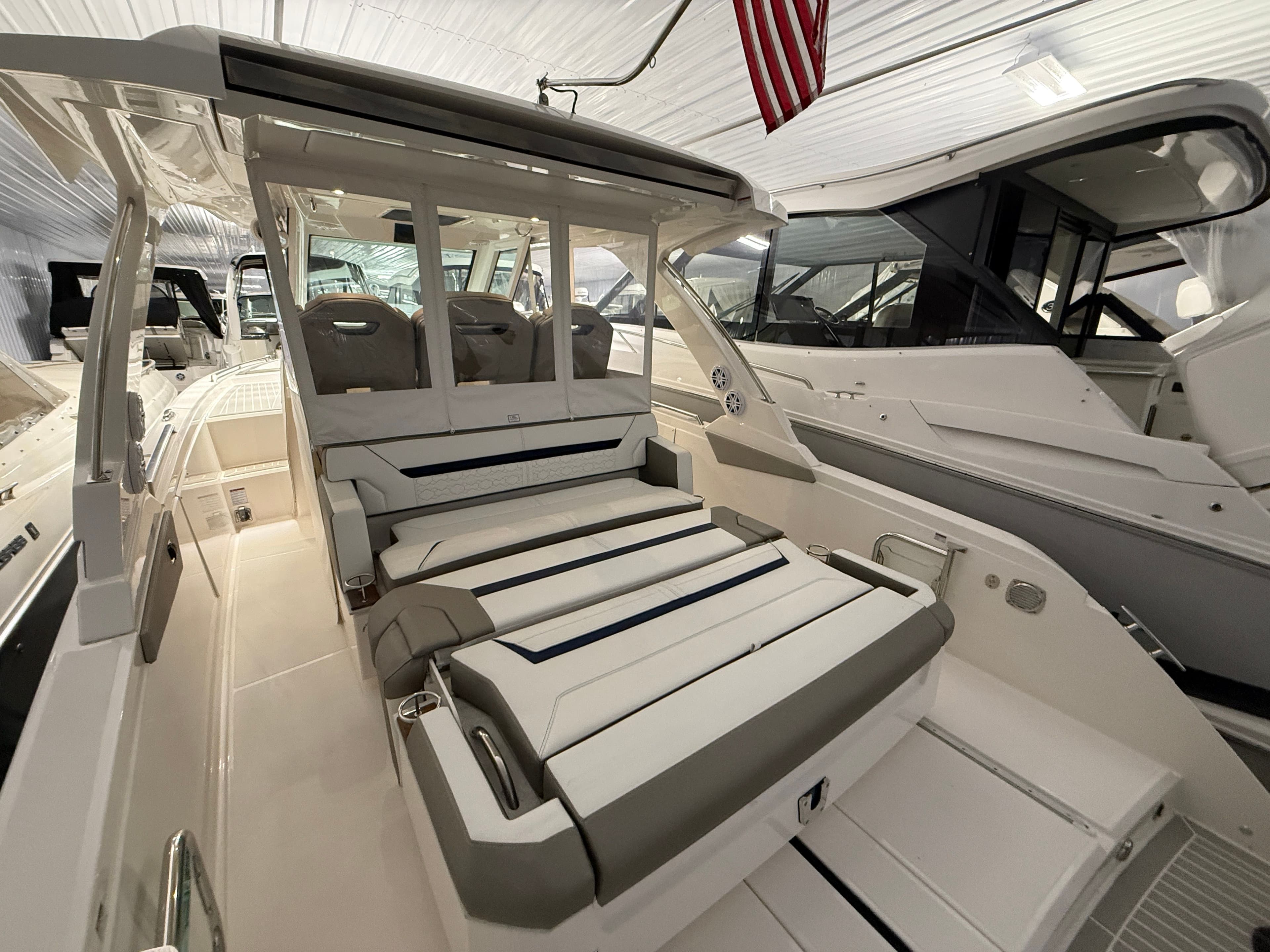 2024 Tiara Yachts 34 LS - 8