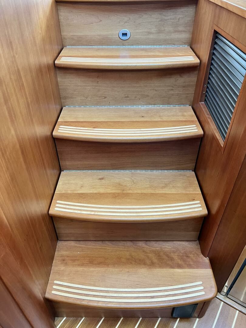 2017 Sabre 48 Salon Express - Image 20
