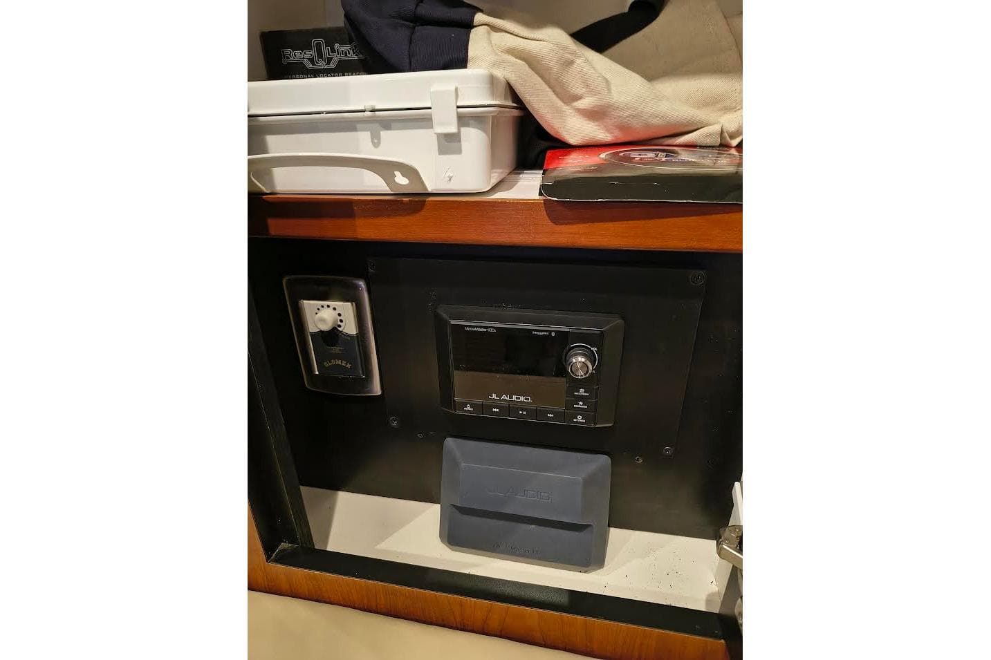 2005 Sea Ray 390 Sundancer cabin stereo system and control panel.