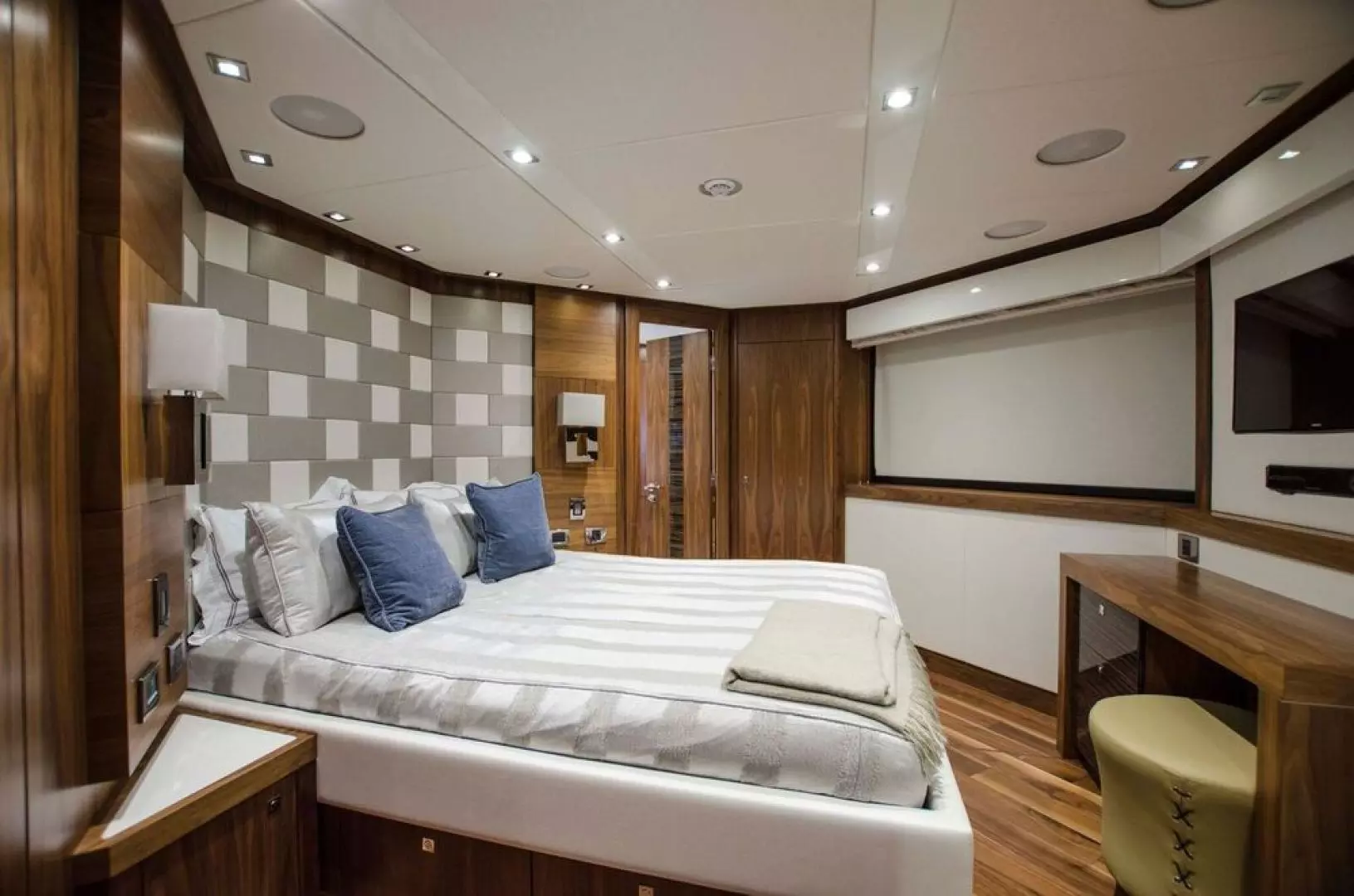 2015 Sunseeker Sport Yacht - Image 17