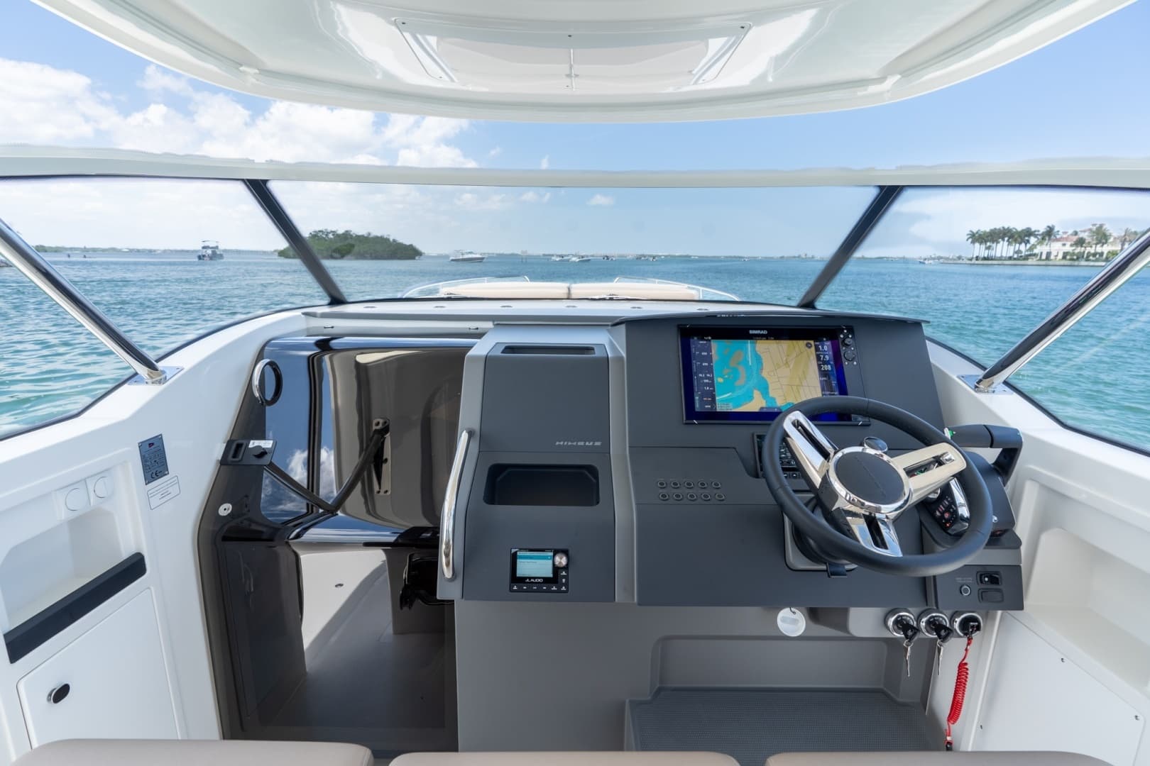 2025 Nimbus Tender 11 - Image 8