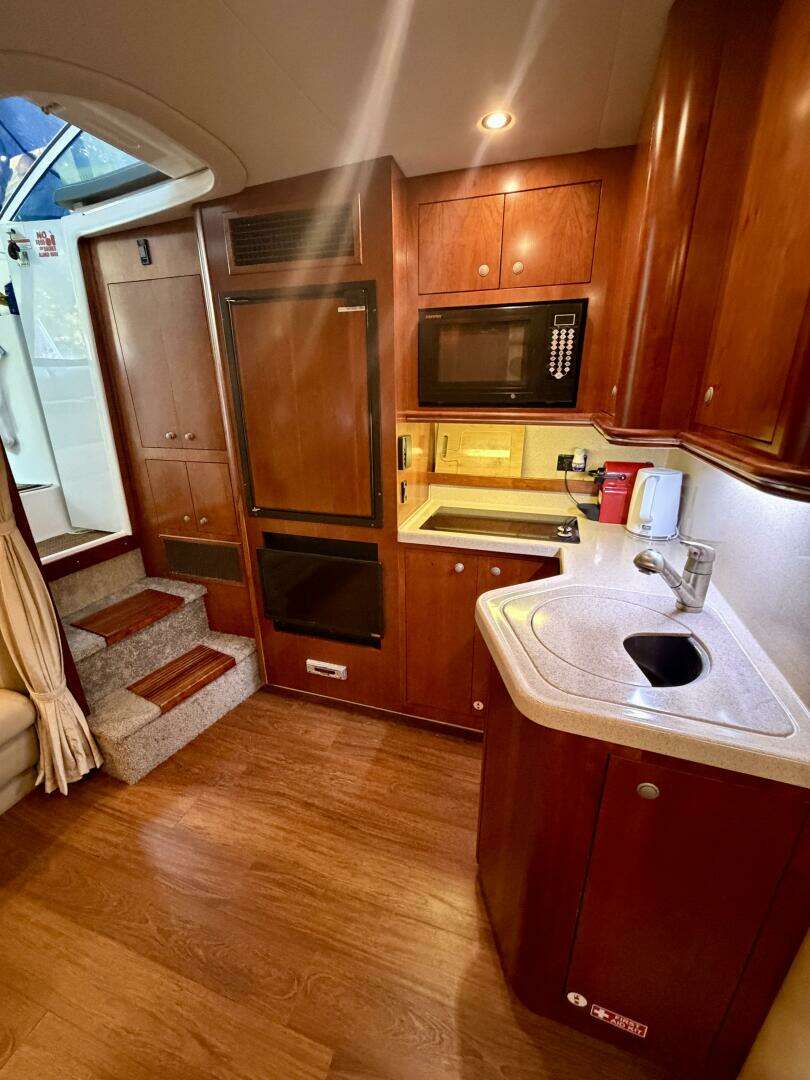 2007 Cruisers Yachts 370 Express - Image 13