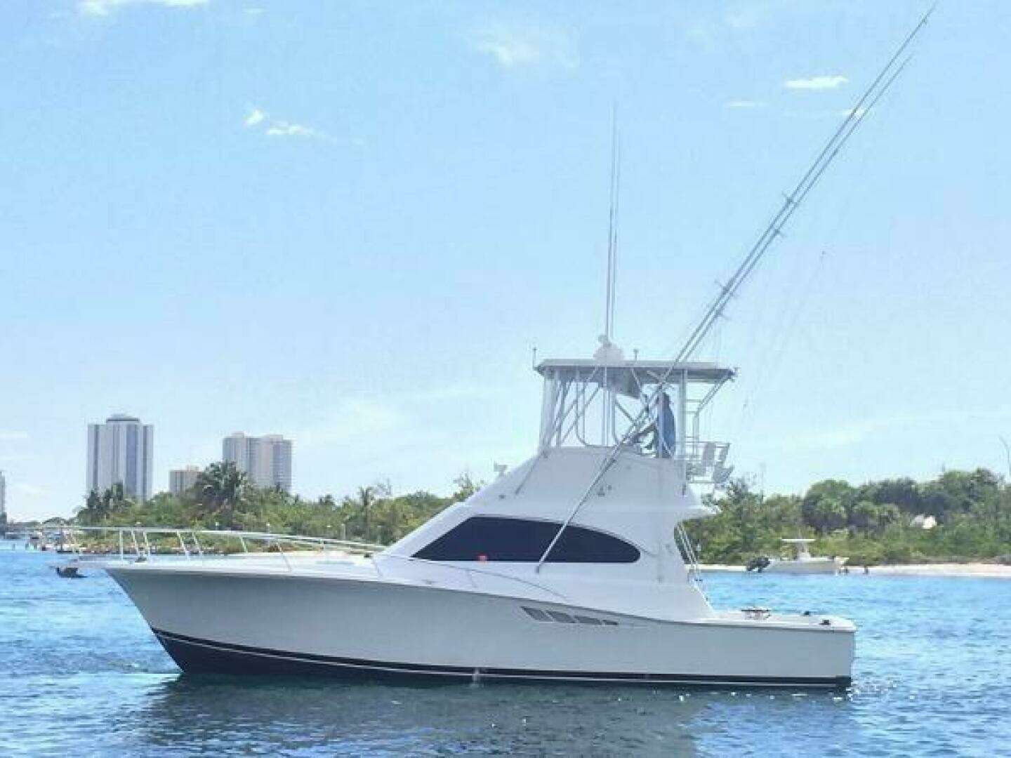 2001 Luhrs Convertible - Image 23