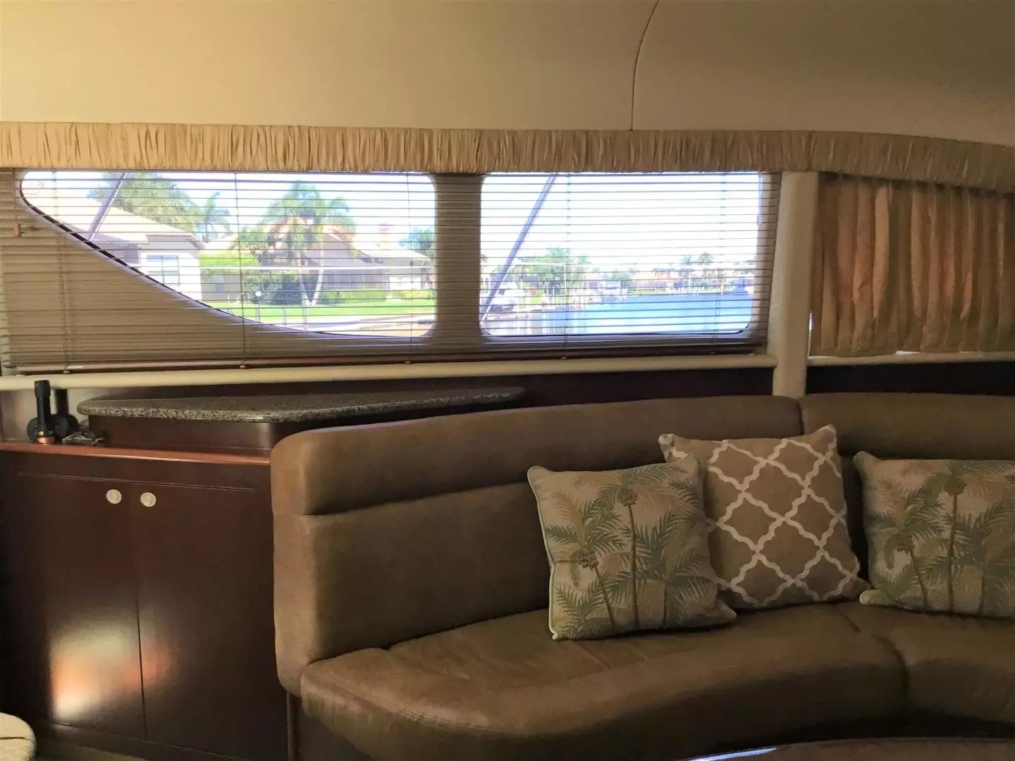 2005 Sea Ray 40 Motor Yacht - Image 7