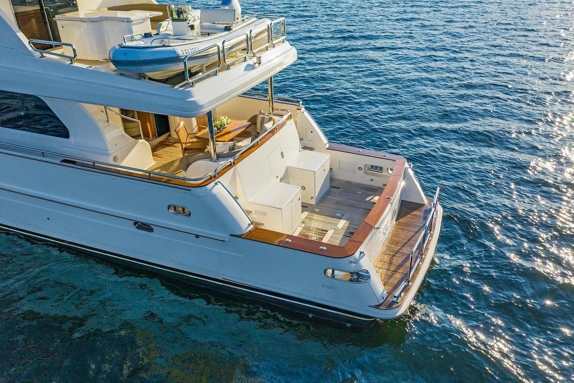 2008 Horizon 82 Cockpit Motoryacht on serene blue waters, showcasing elegant design.