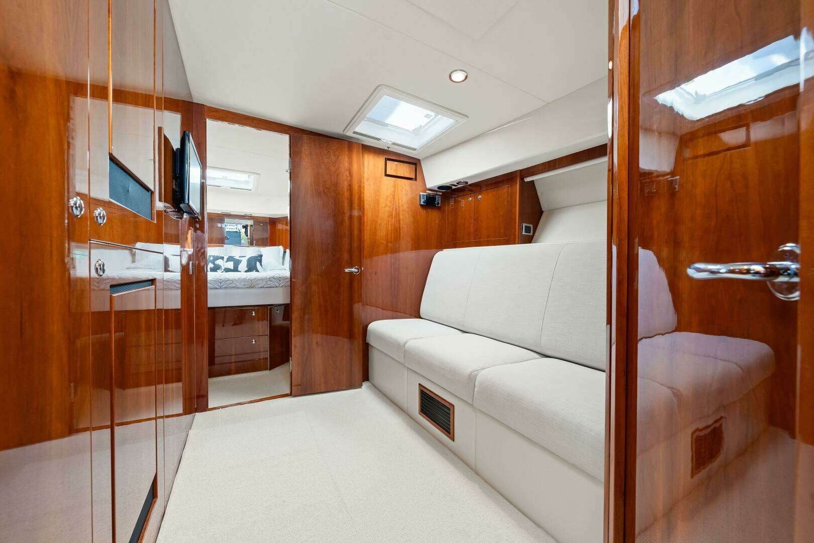 2016 Riviera 5000 Sport Yacht - Image 69