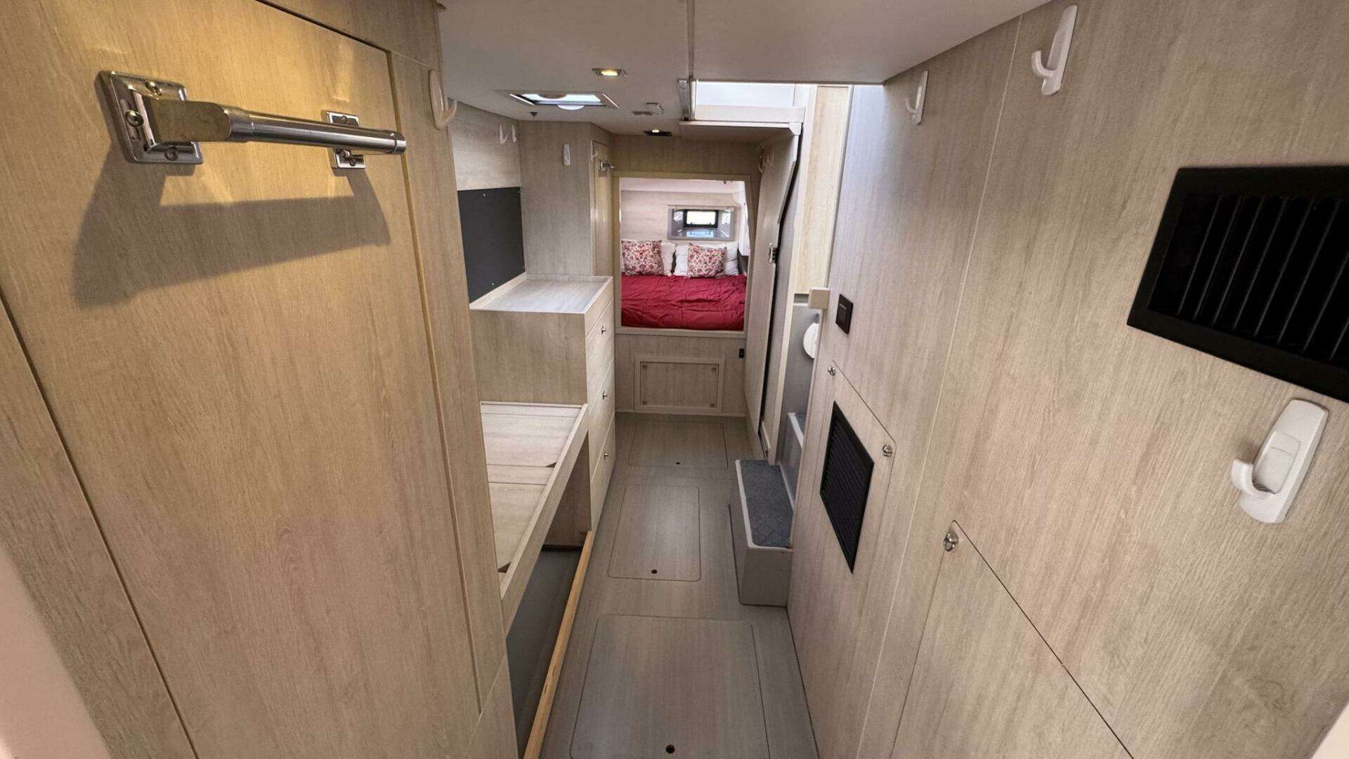 2018 Leopard 43 Powercat - Image 49