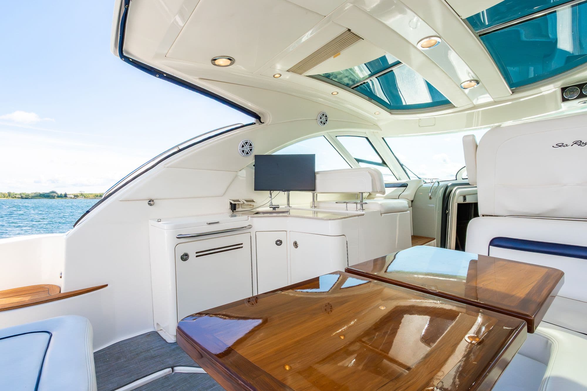 2009 Sea Ray 470 Sundancer - 28