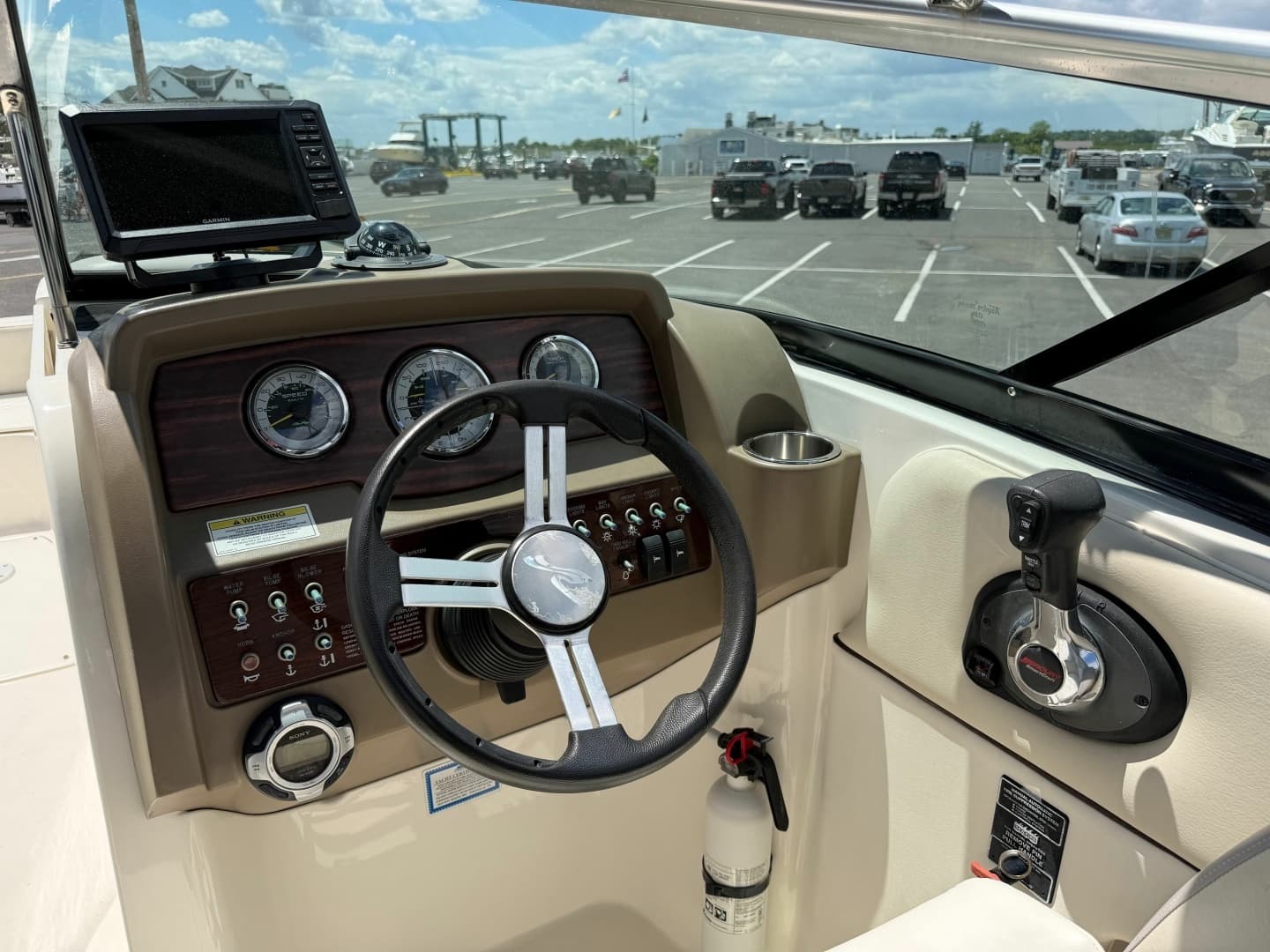 2013 Sea Ray 300 Sundeck - Image 12