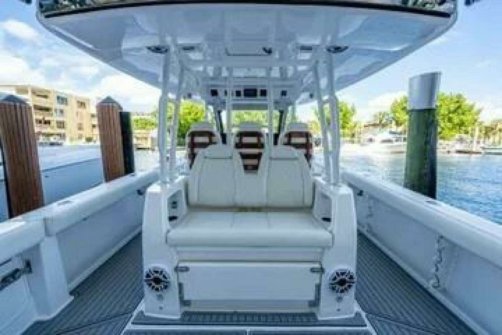 2020 Everglades 395 Center Console - Image 11