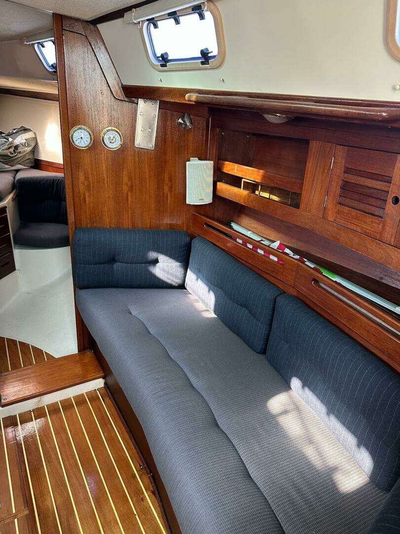 1988 Tartan 31 - Image 33