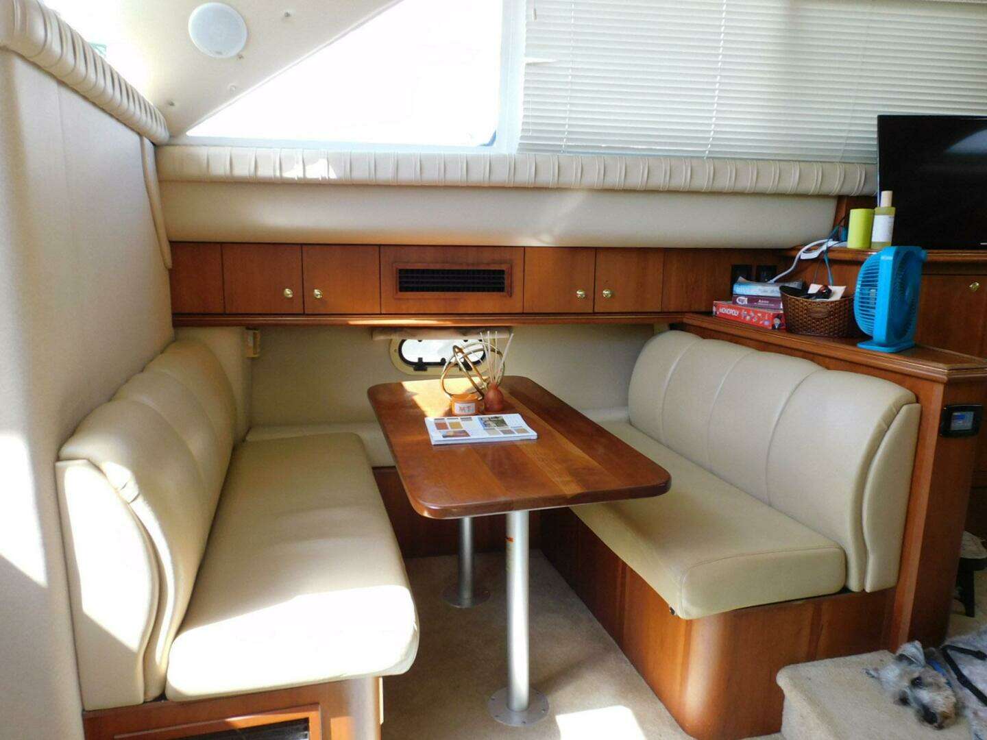 2003 Cruisers Yachts 3750 Motoryacht - Image 7