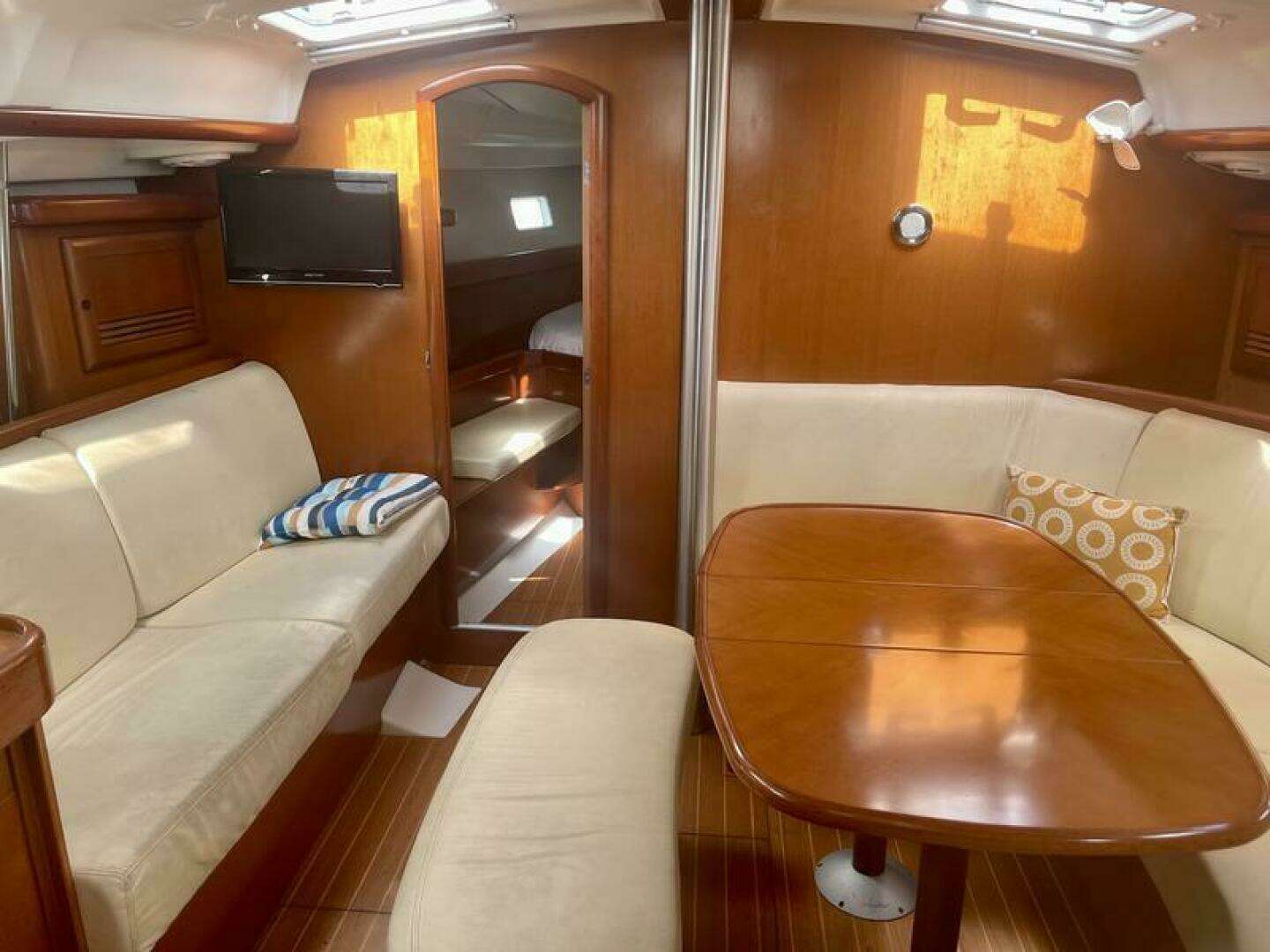2007 Beneteau 423 - Image 5