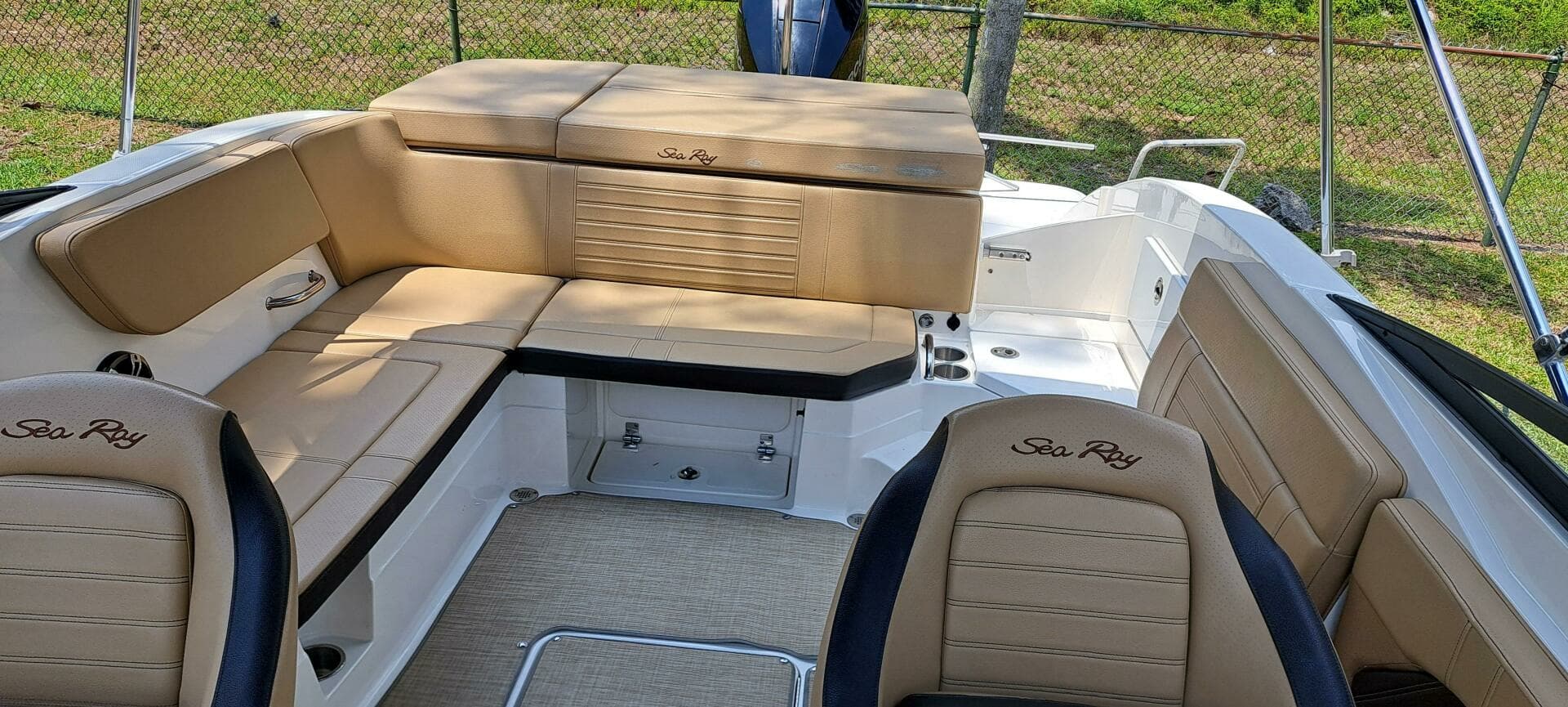 2019 Sea Ray SPX 230 OB - Image 3
