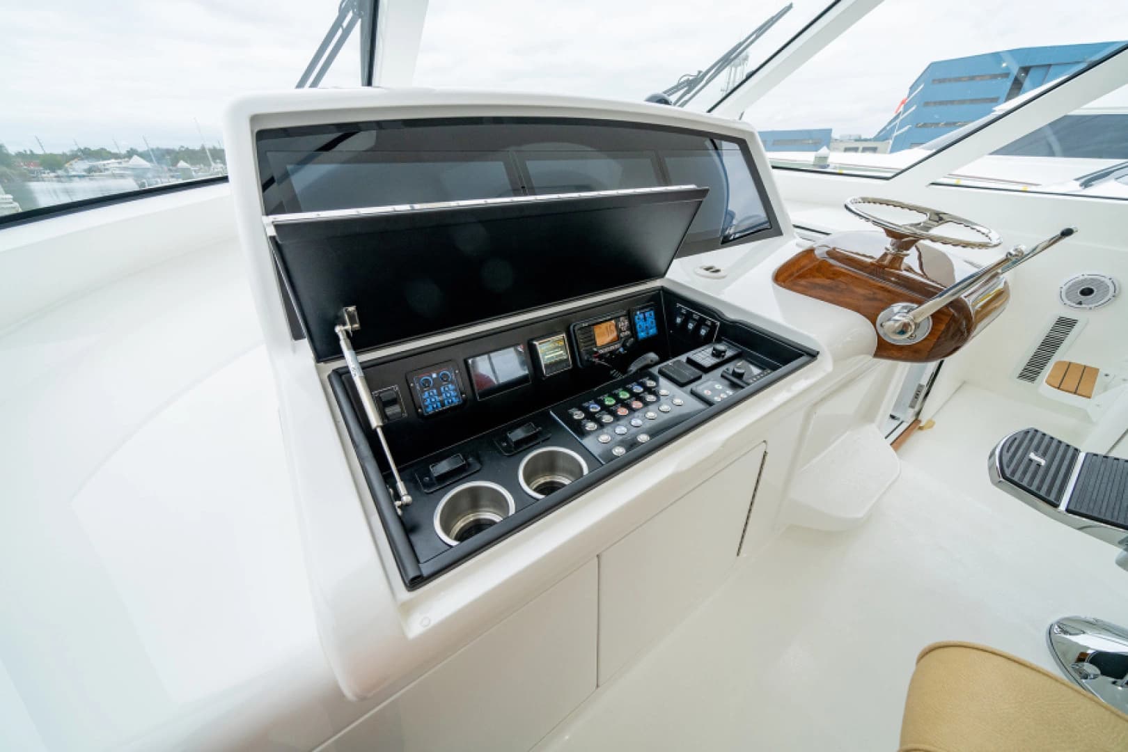 2027 Viking 54 Sport Coupe - Image 5