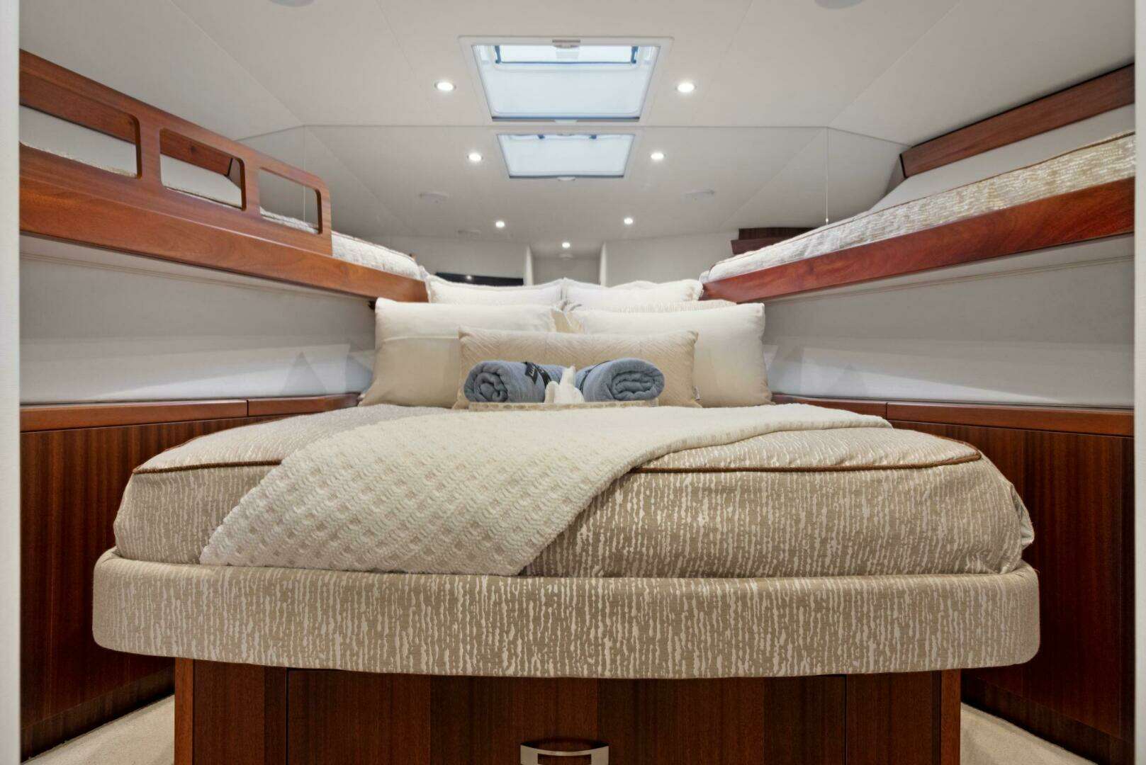 2016 Hatteras GT63 - Image 38