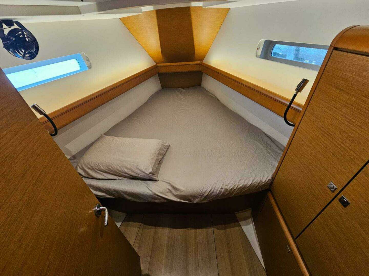 2018 Jeanneau Sun Odyssey 449 - Image 5