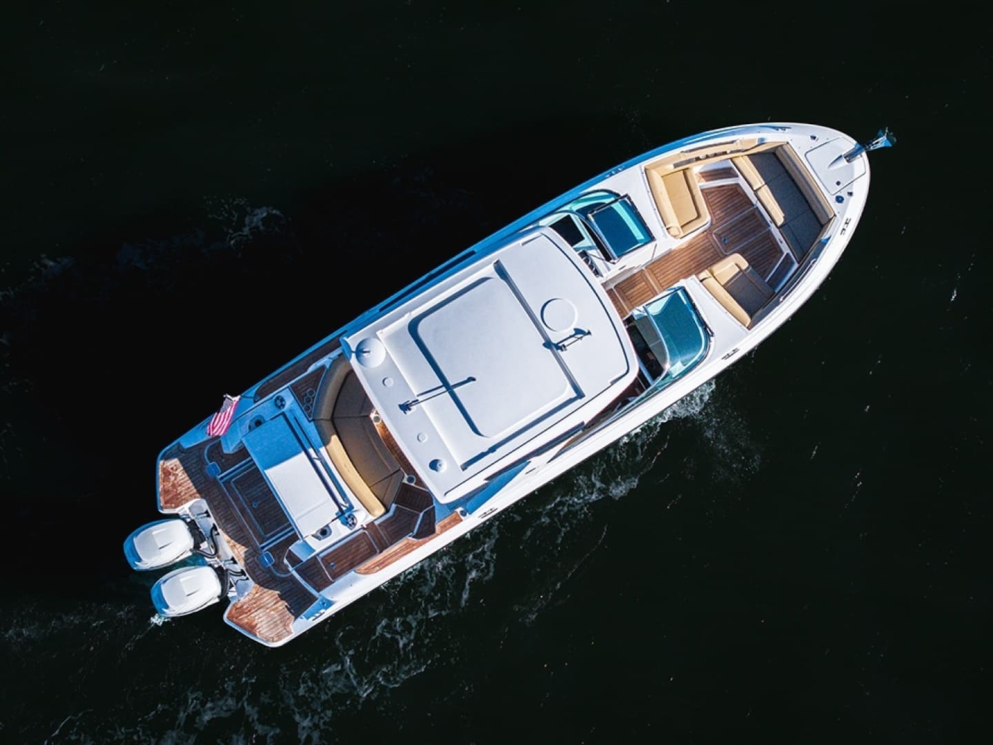2023 Sea Ray SLX 350 Outboard - Image 6