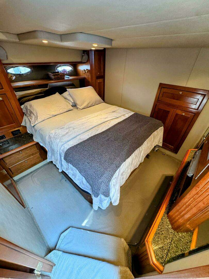 2005 Cruisers Yachts 540 Express - Image 5