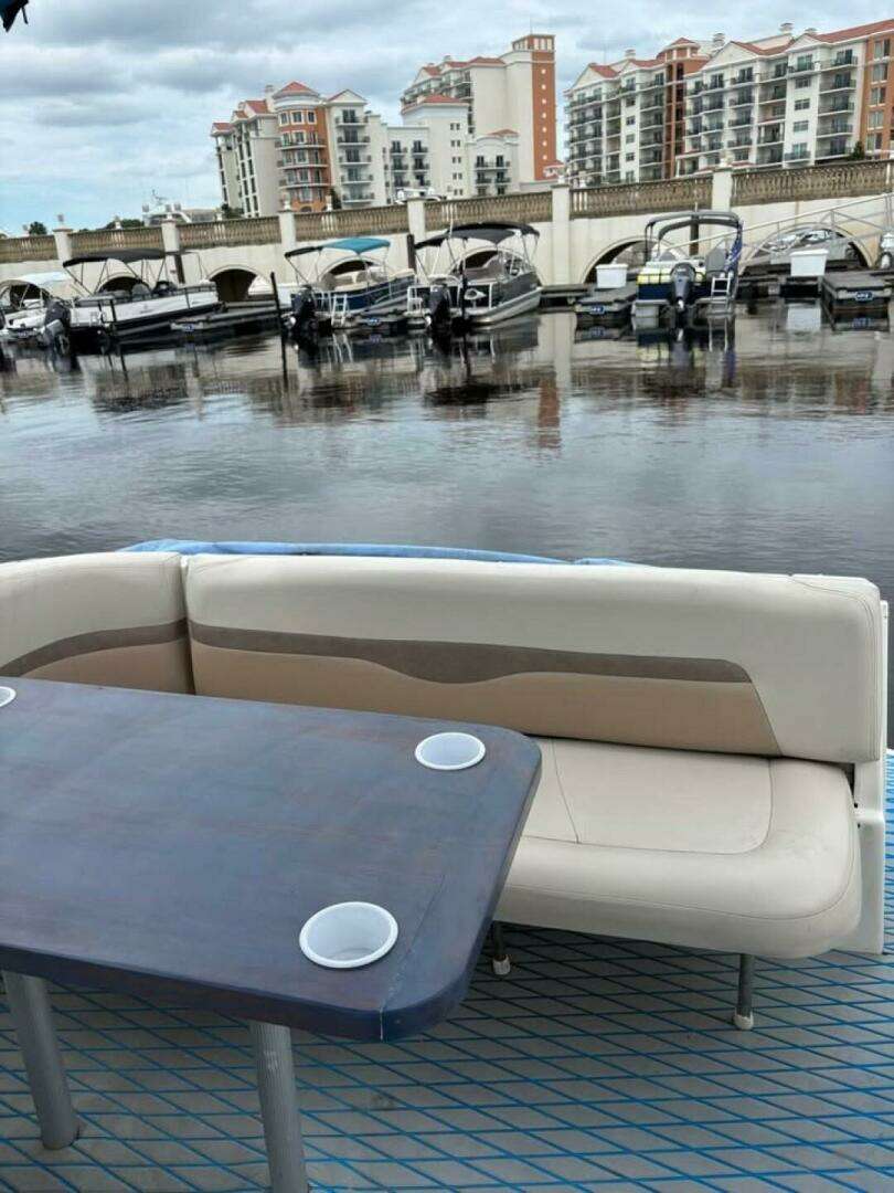 2005 Chaparral 290 Signature - Image 21