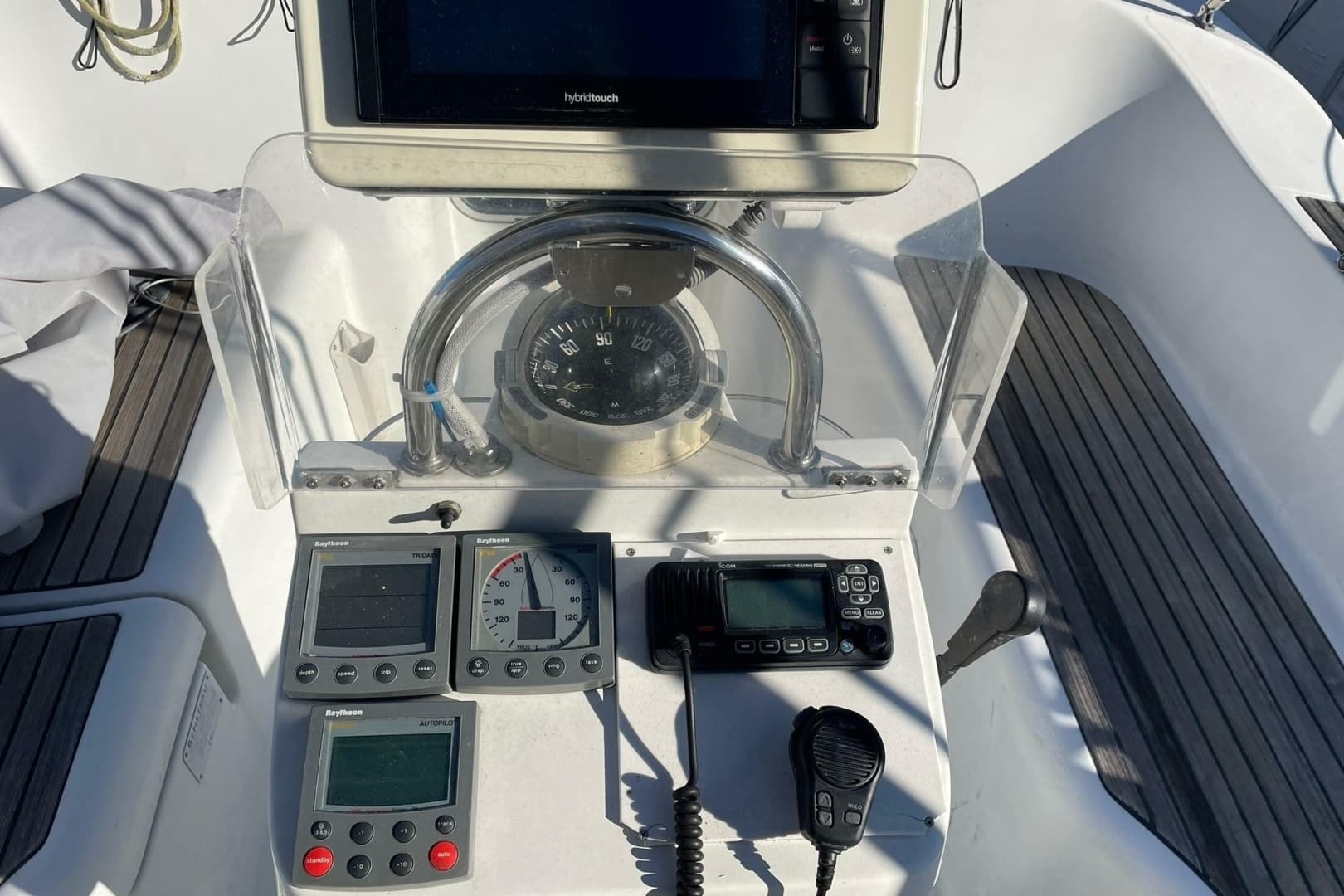 2000 Beneteau Oceanis 361 - Image 2