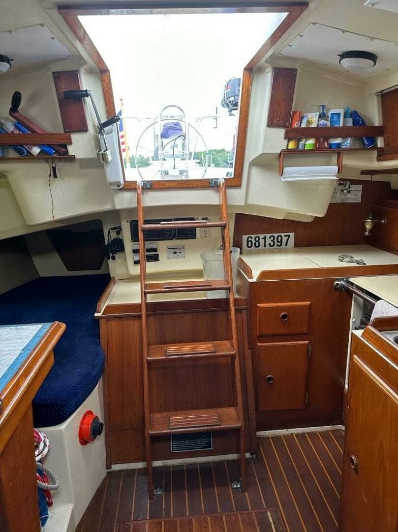 1985 Pearson Sloop - Image 15