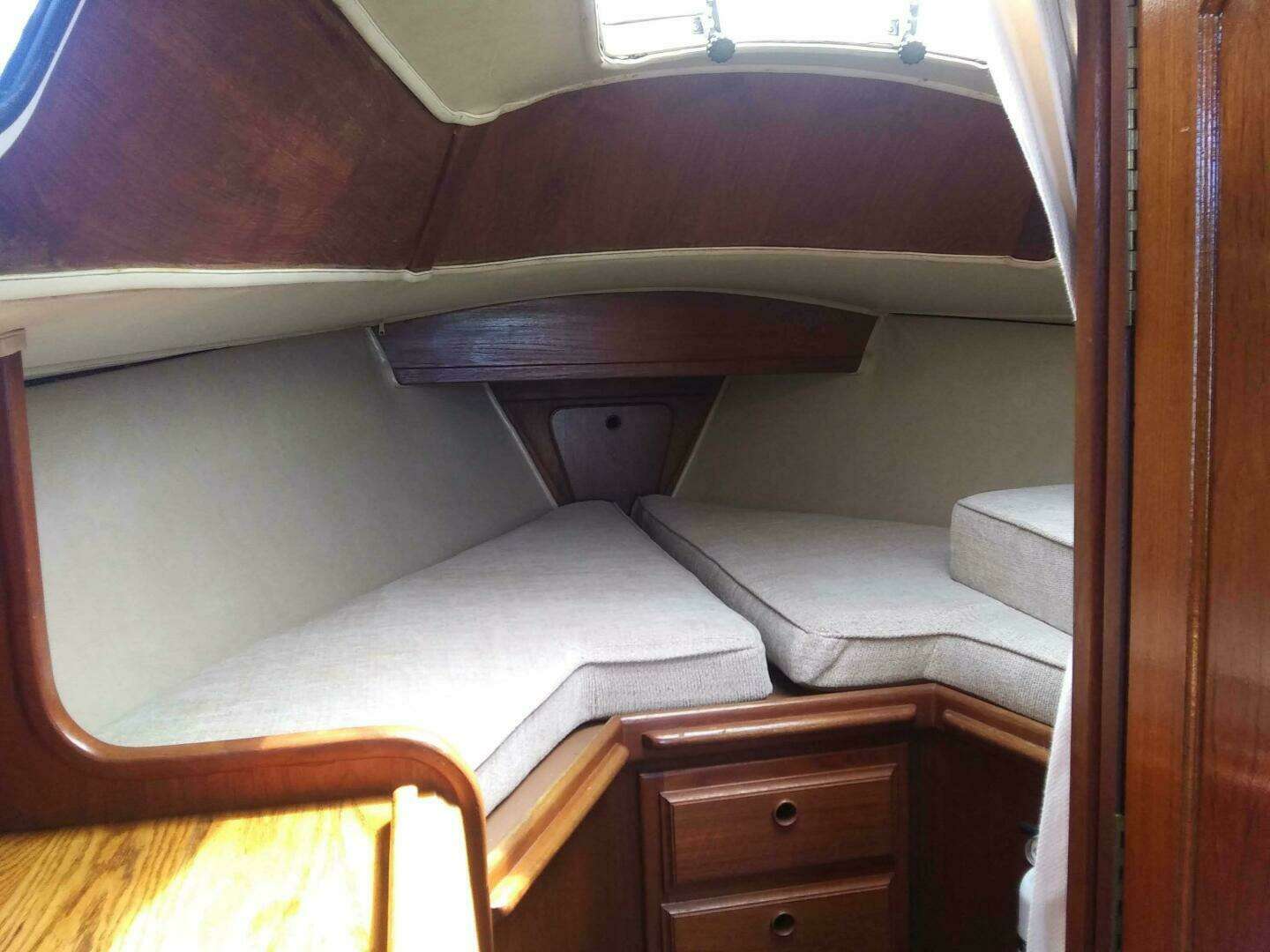 1977 Islander 28 - Image 13