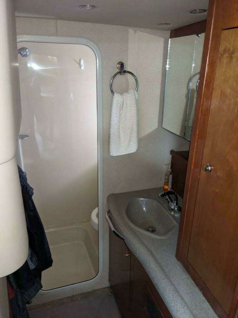 2003 Cruisers Yachts 3970 - Image 12