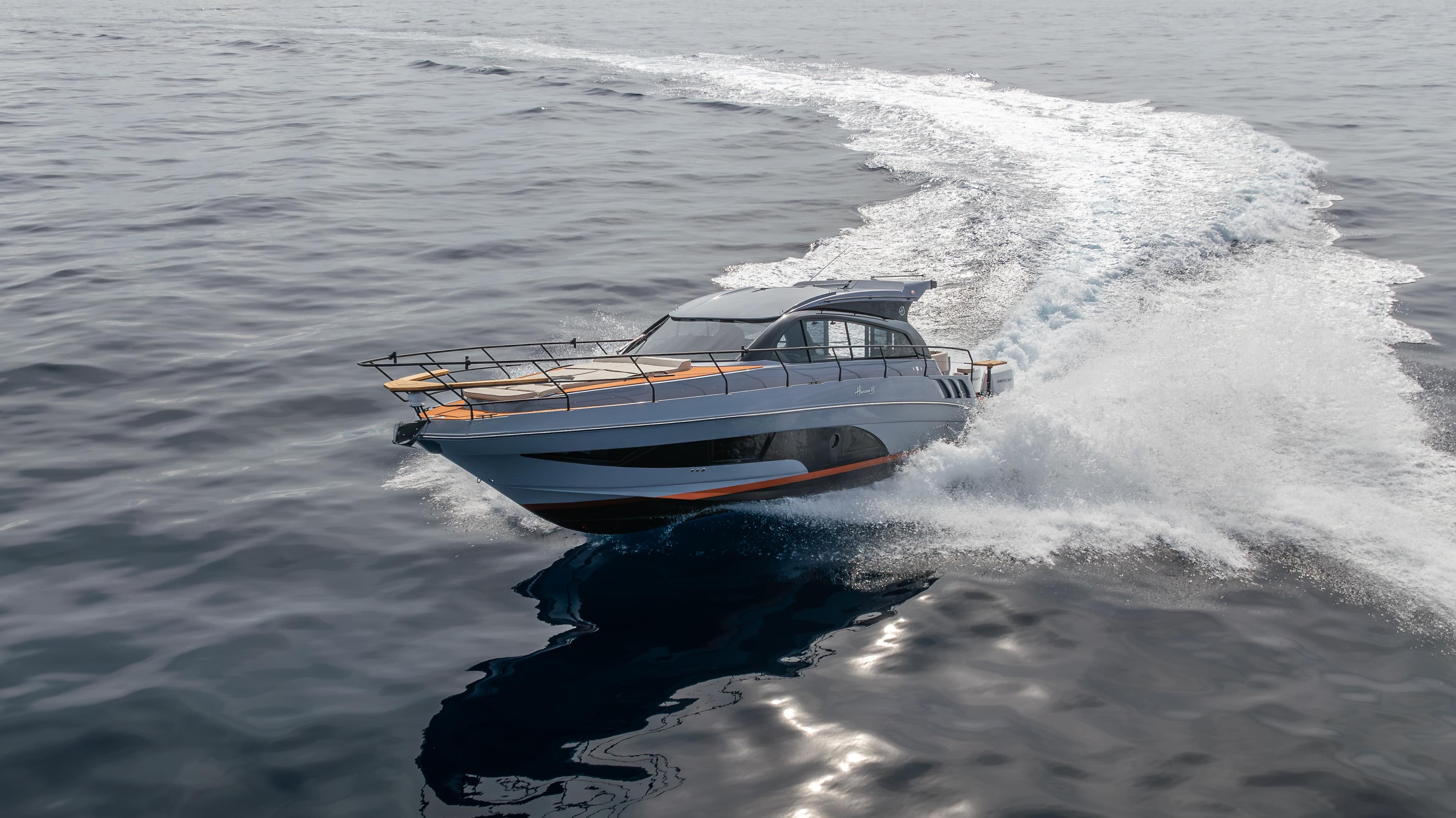 2025 Hanover 415 yacht cruising on open water, creating a dynamic wake.