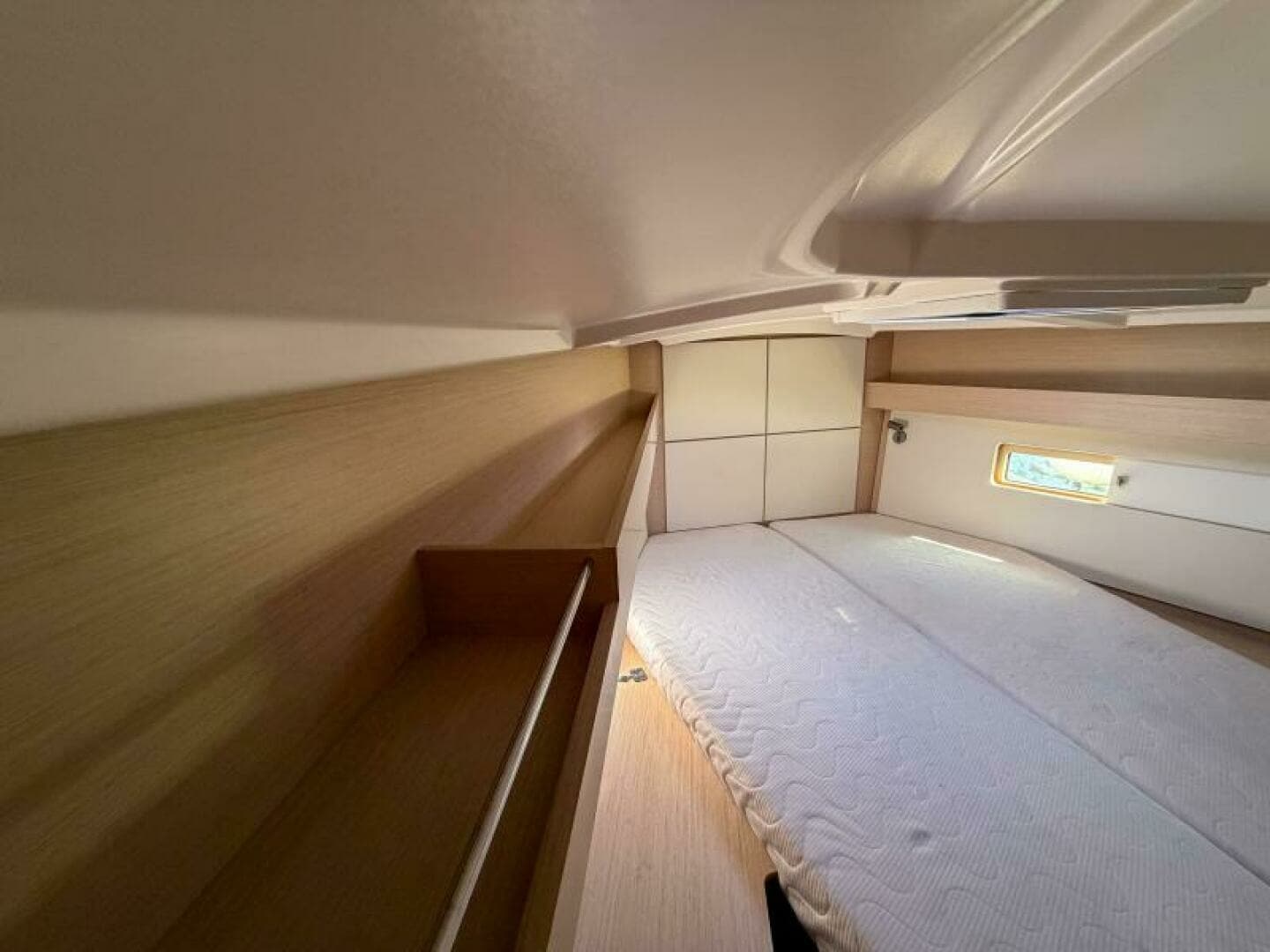 2022 Beneteau 40.1 - Image 11