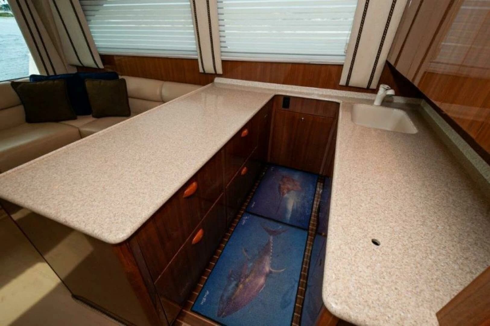 2006 Viking 45 Convertible - Image 10