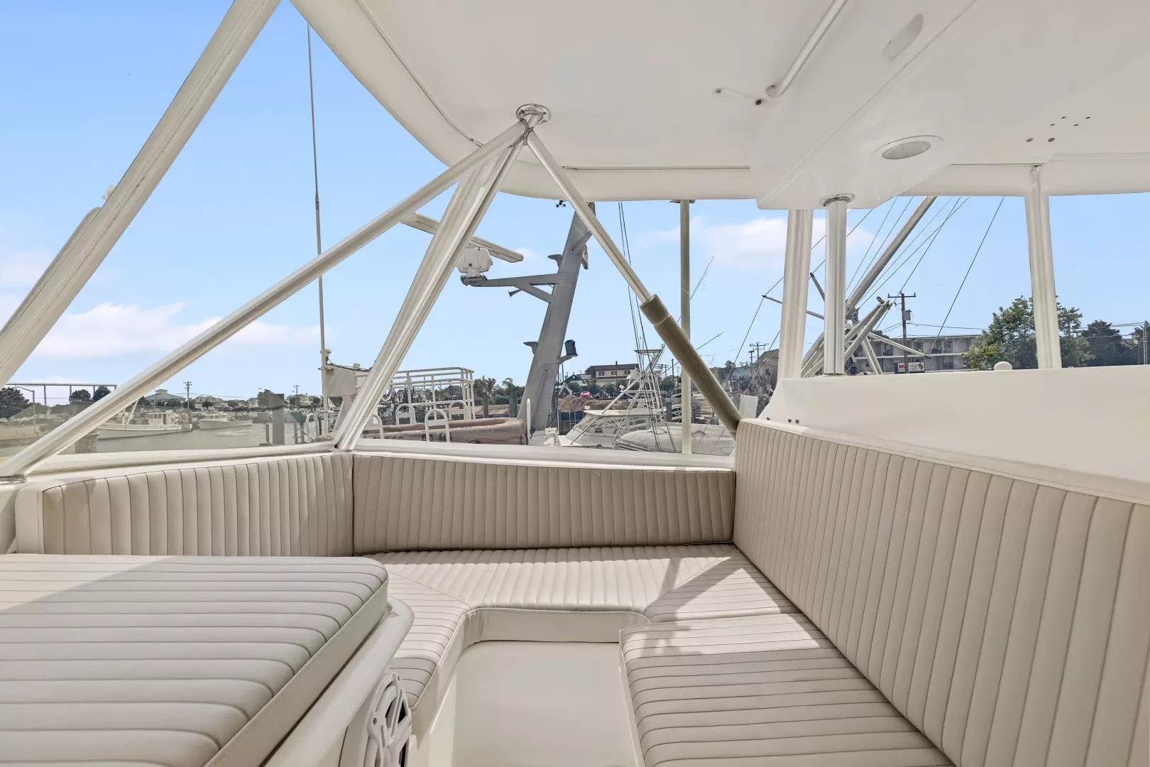 2001 Ocean Yachts 52 SS - Image 6