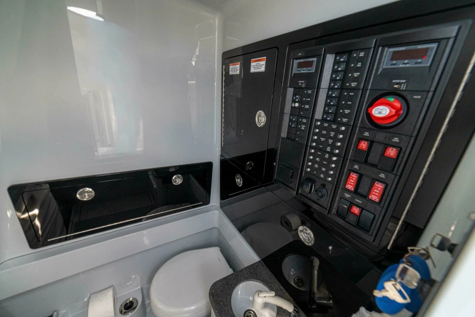 2024 Valhalla Boatworks V-33 - Image 32
