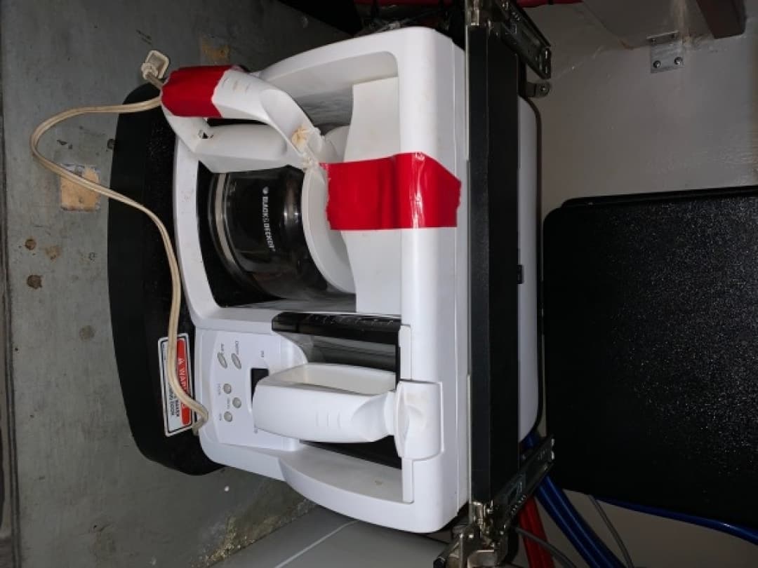 2004 Sea Ray 390 Motor Yacht - Image 62