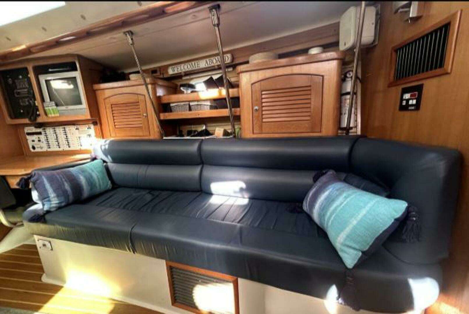 2004 Catalina 400 - Image 8