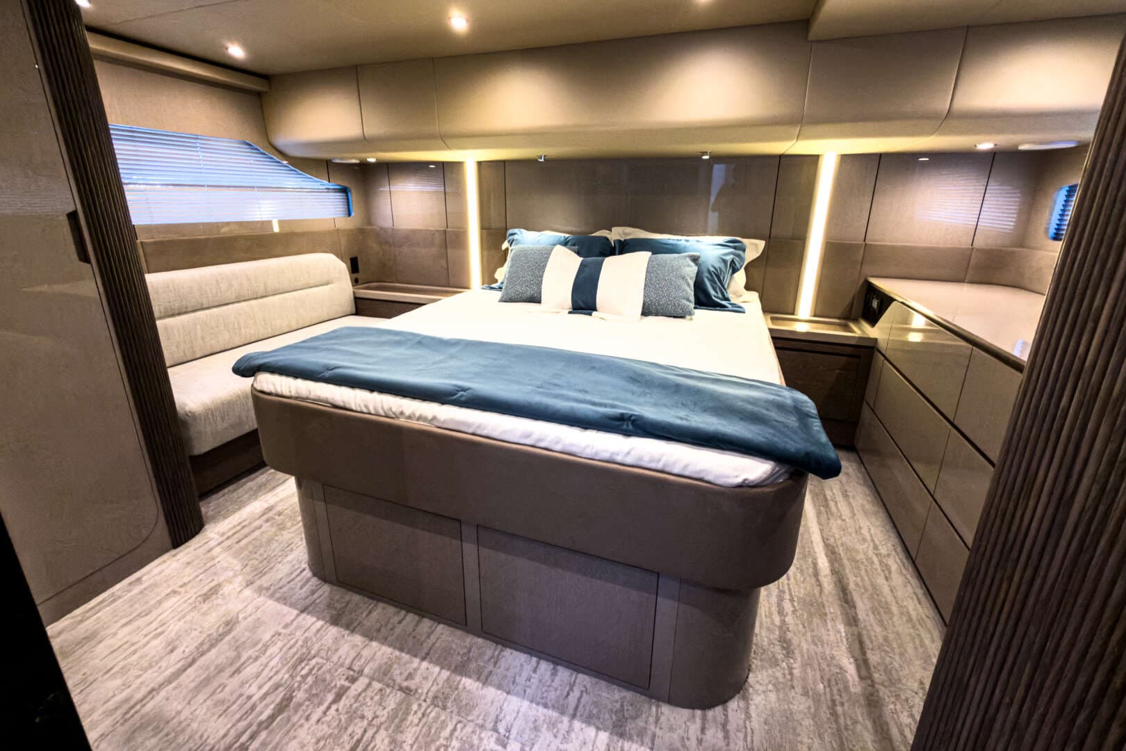2026 Cruisers Yachts 50 FLY - Image 49