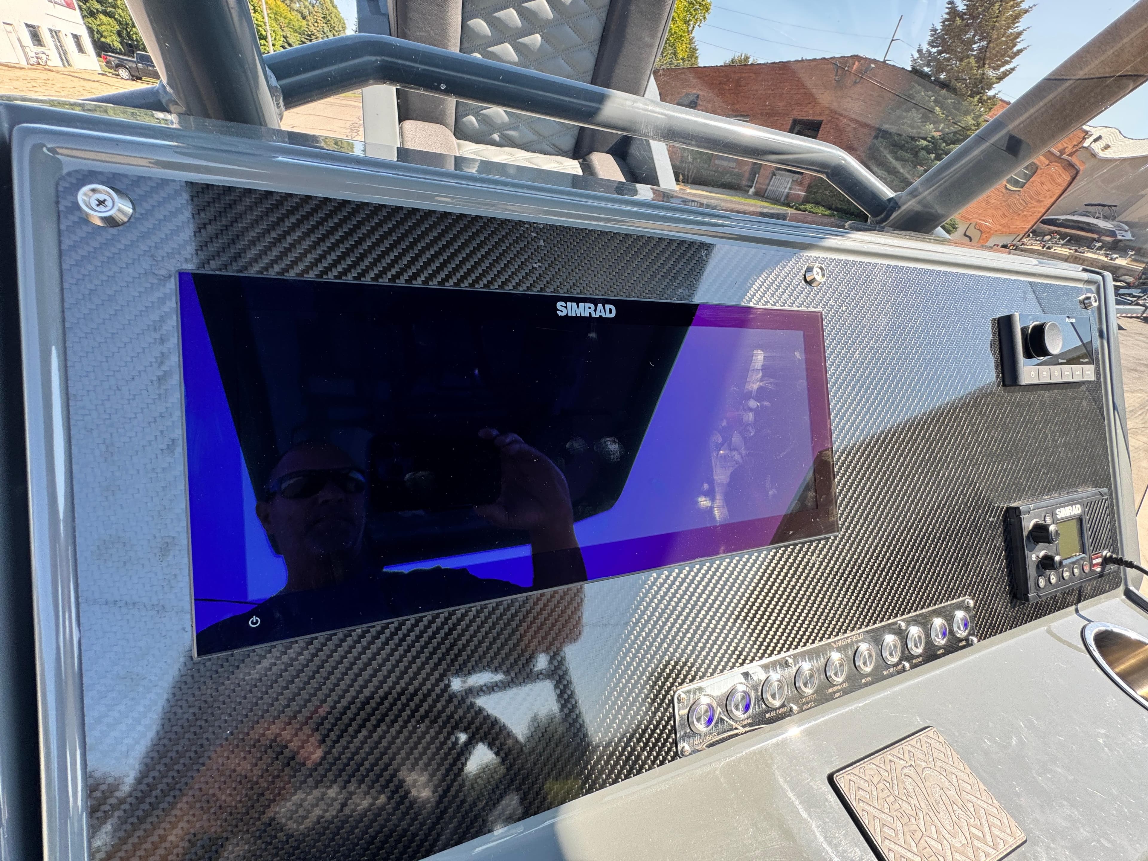 2024 Highfield Sport 900 dashboard with Simrad display and carbon fiber finish.