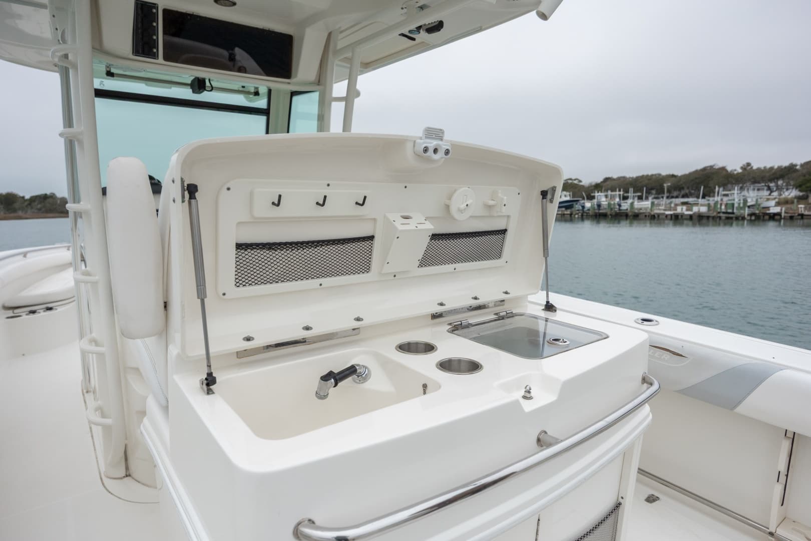2013 Boston Whaler 320 Outrage - Image 9