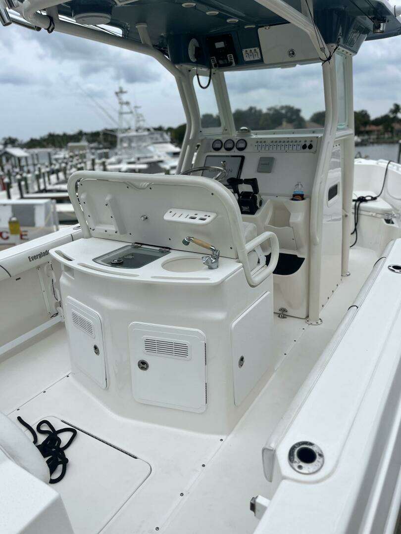 2007 Everglades 240CC - Image 10