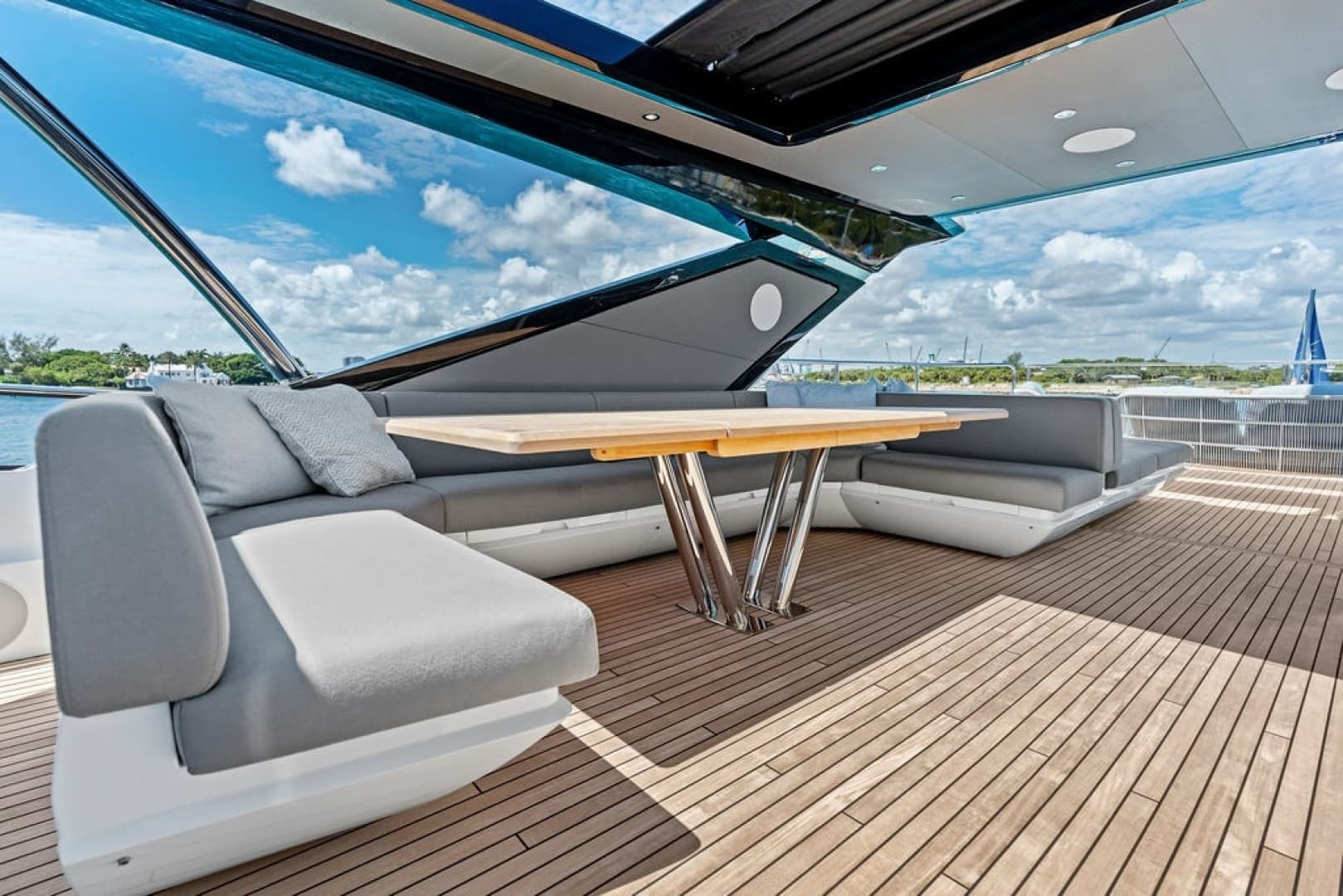 2026 Sunseeker 88 Yacht - Image 35