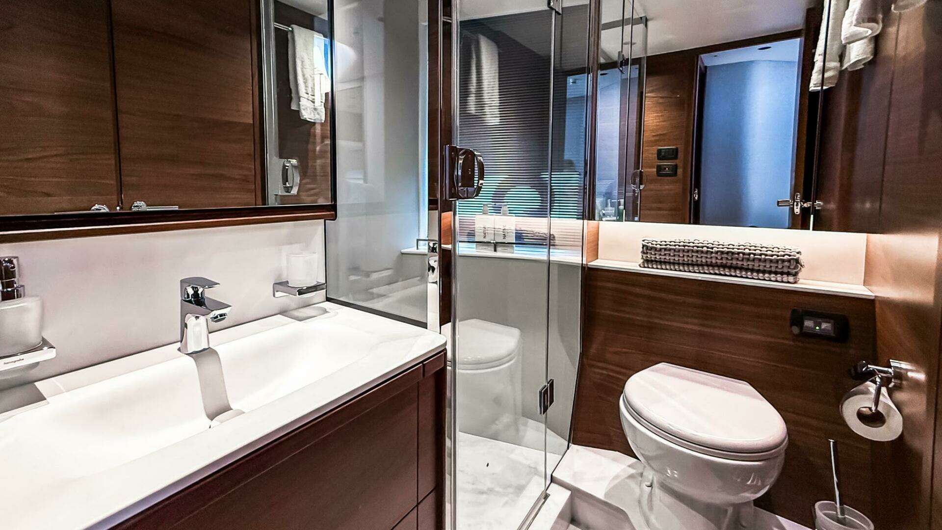 2026 Princess S65 Sportbridge - Image 75