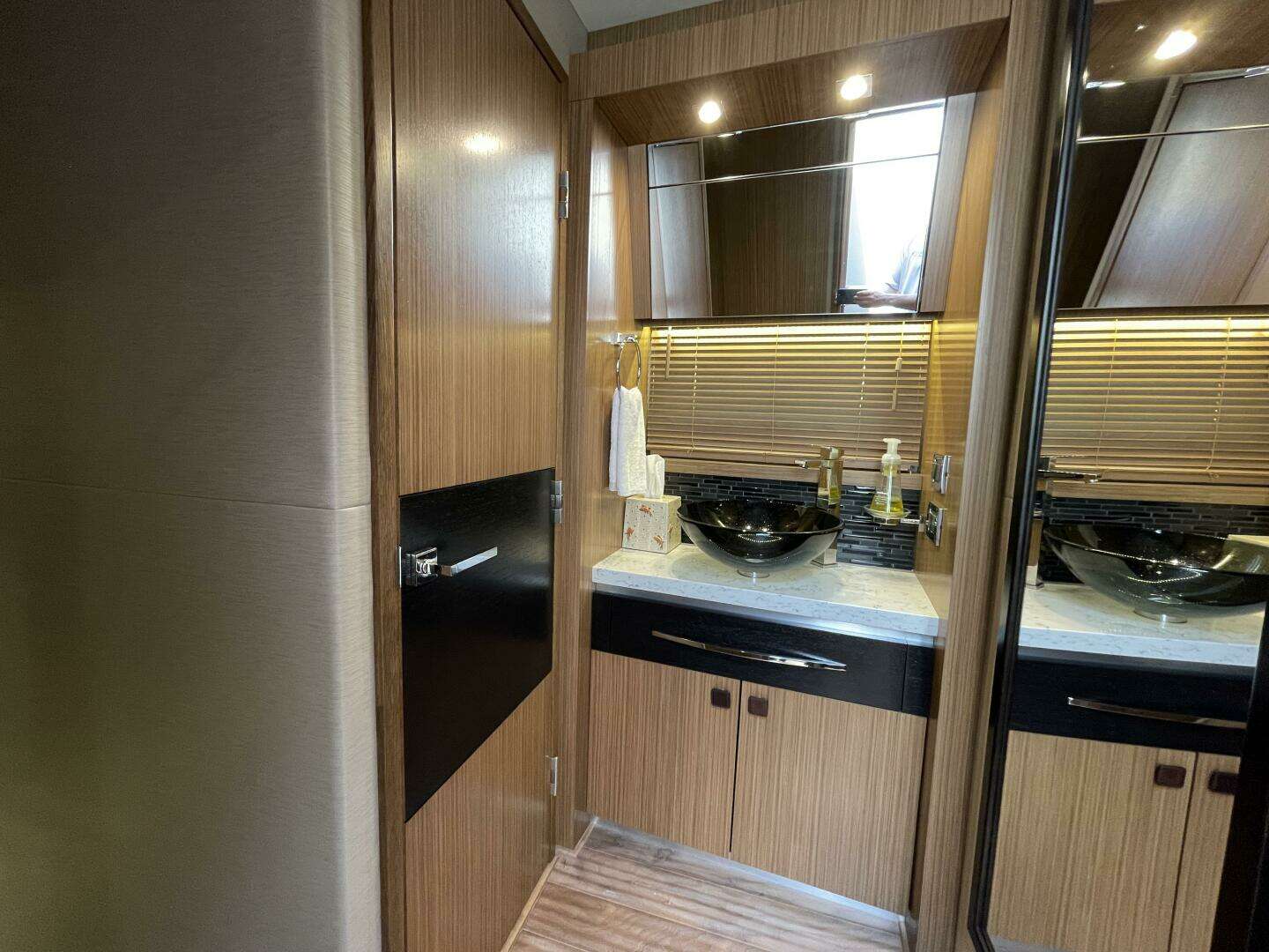 2017 Sea Ray L59 Fly - Image 23