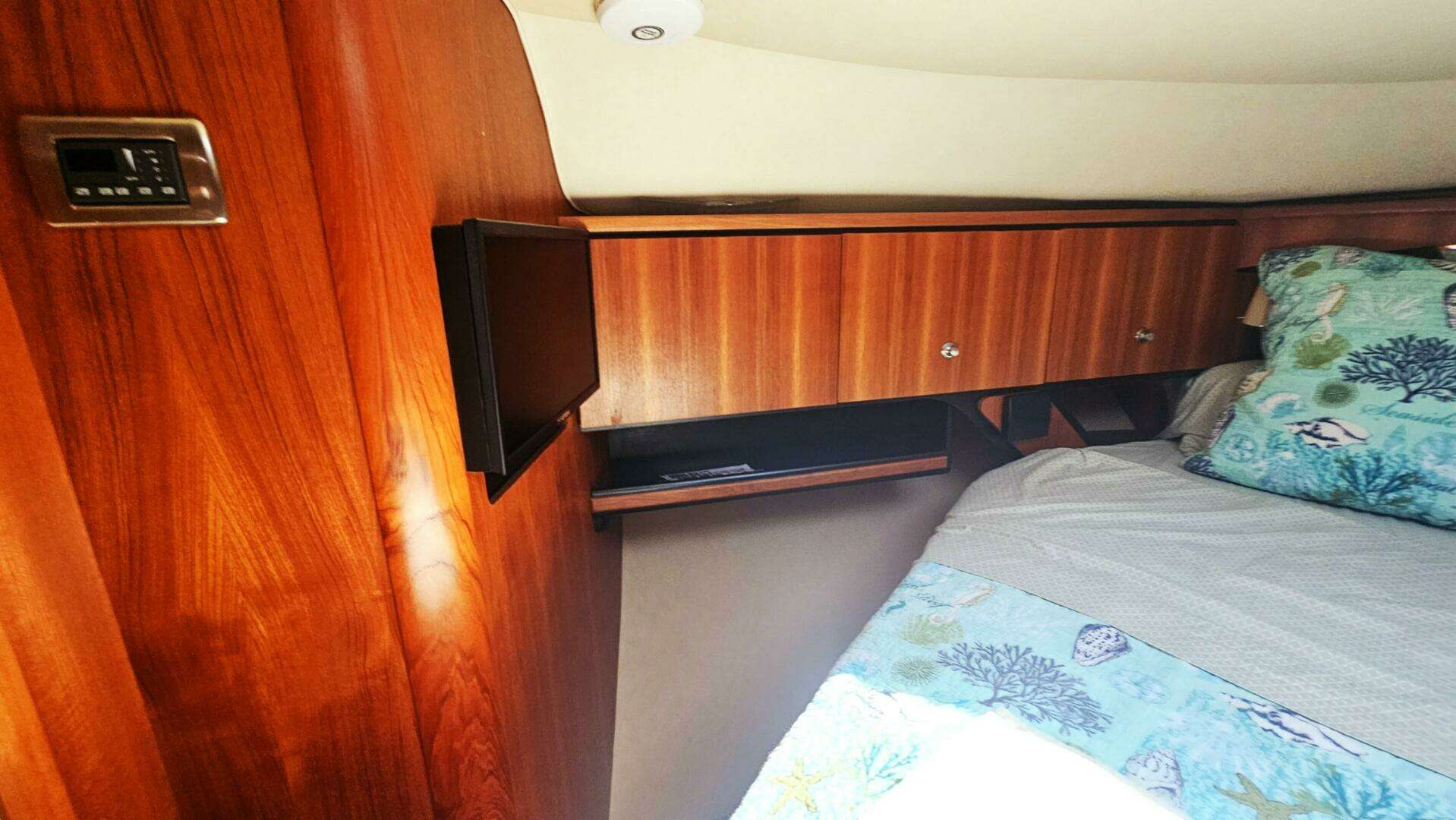 2006 Tiara Yachts 4300 Sovran - Image 21