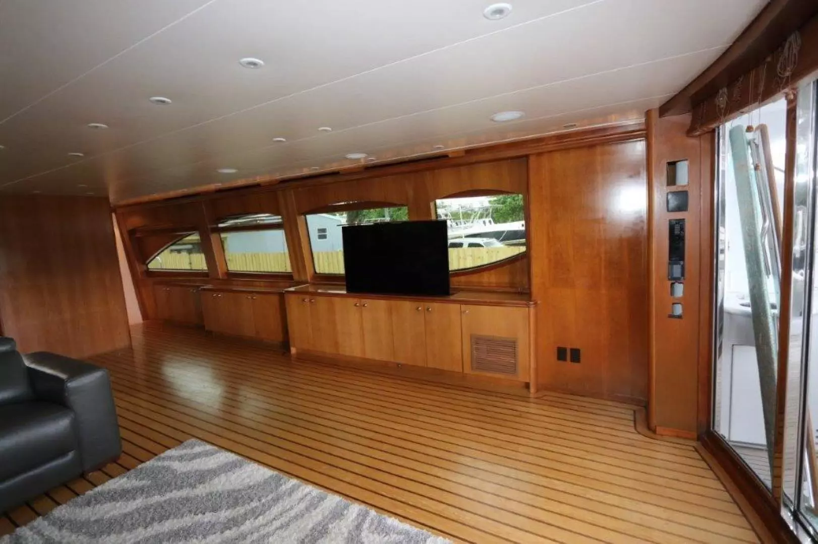 2006 Hatteras 80 - Image 13