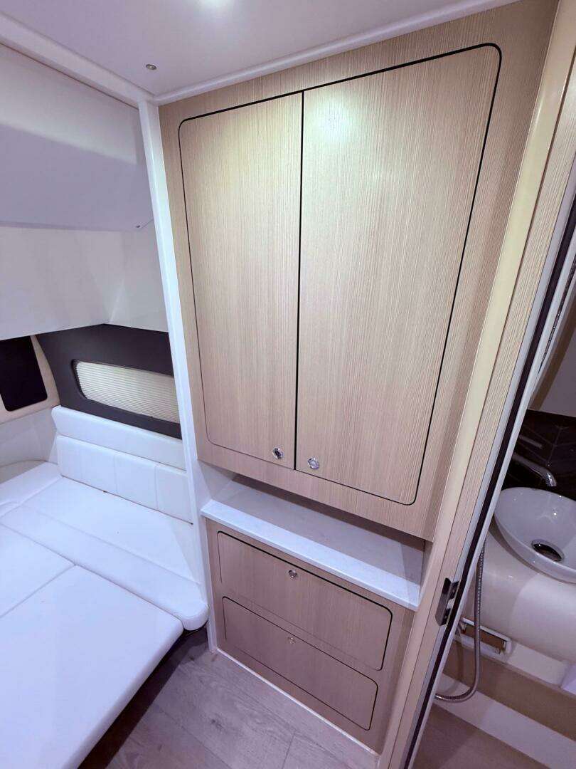 2006 Carver 43 Motor Yacht - Image 56
