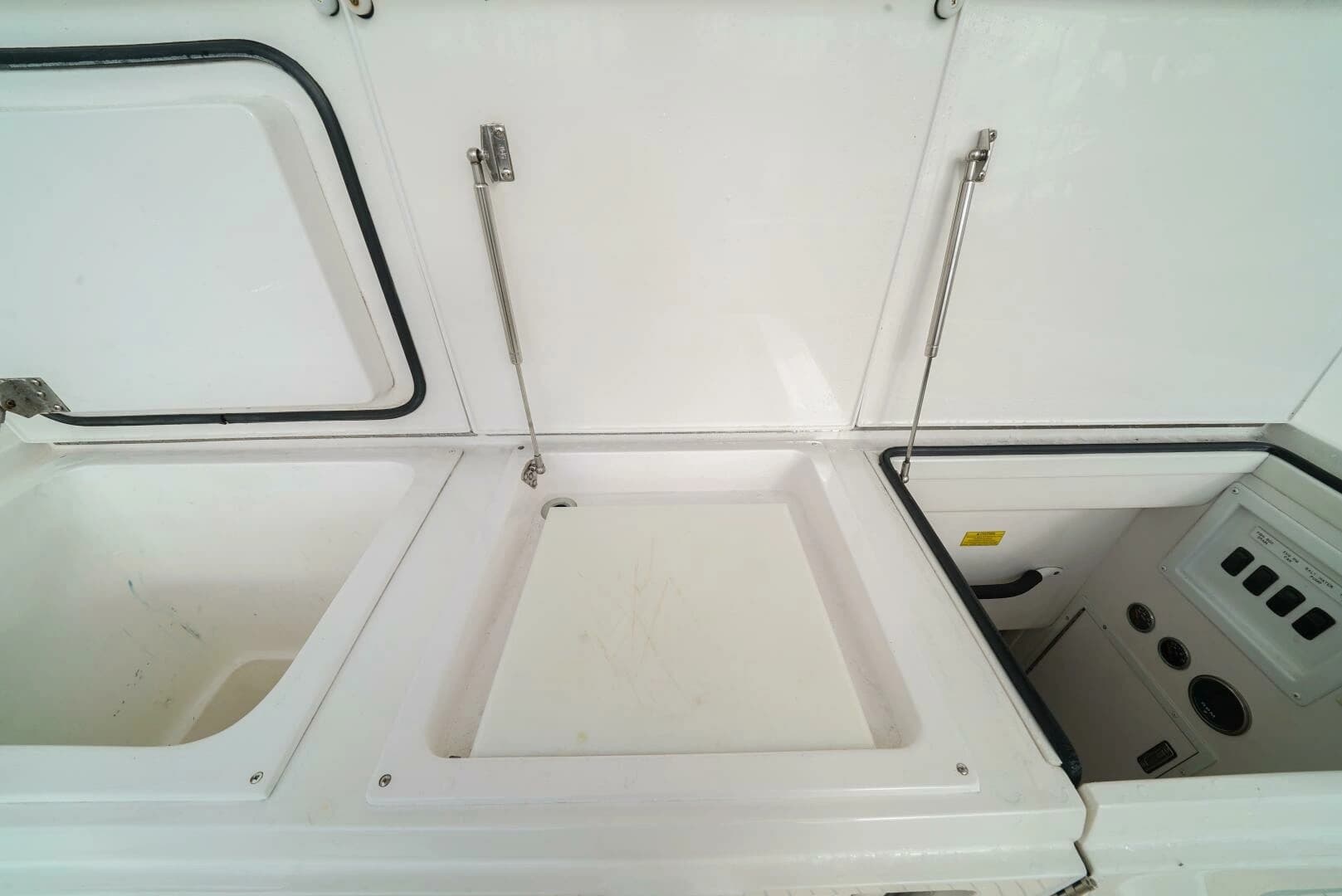2007 Viking 45 Convertible - Image 30