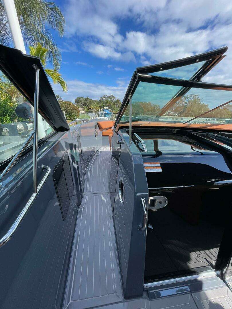 2023 Cruisers Yachts 38 GLS - Image 29