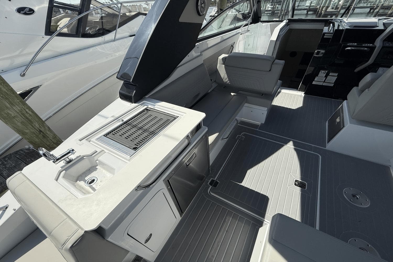 2026 Cruisers Yachts 34 GLS OB - 10